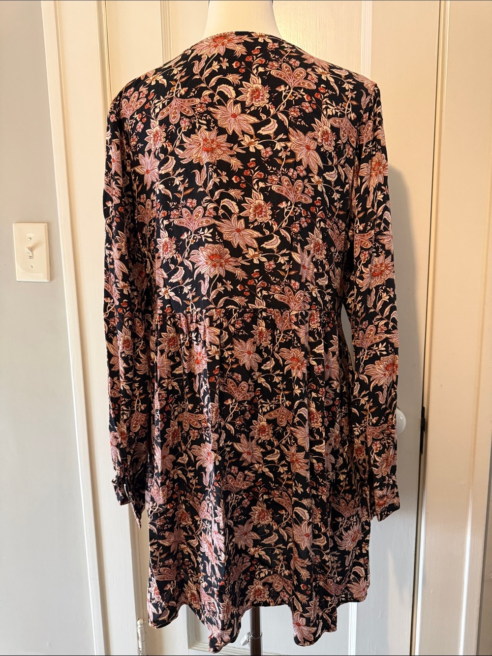 Knox Rose Floral V-Neck Long Sleeve Short Dress - medium fits like large - Picture 4 of 5